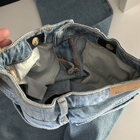 Abercrombie kids low rise baggy crop jeans - Picture 3 of 4